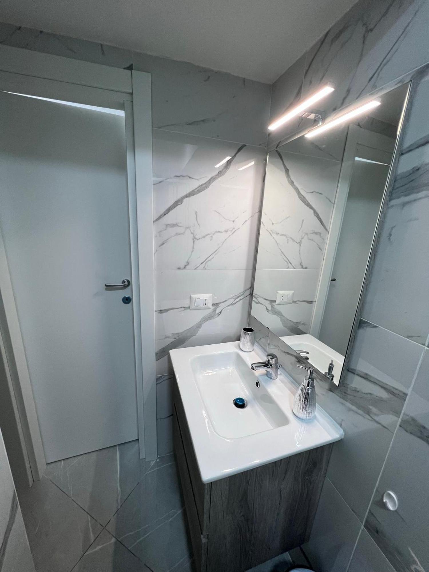 Bro And Sis House Apartment เนเปิลส์ ภายนอก รูปภาพ