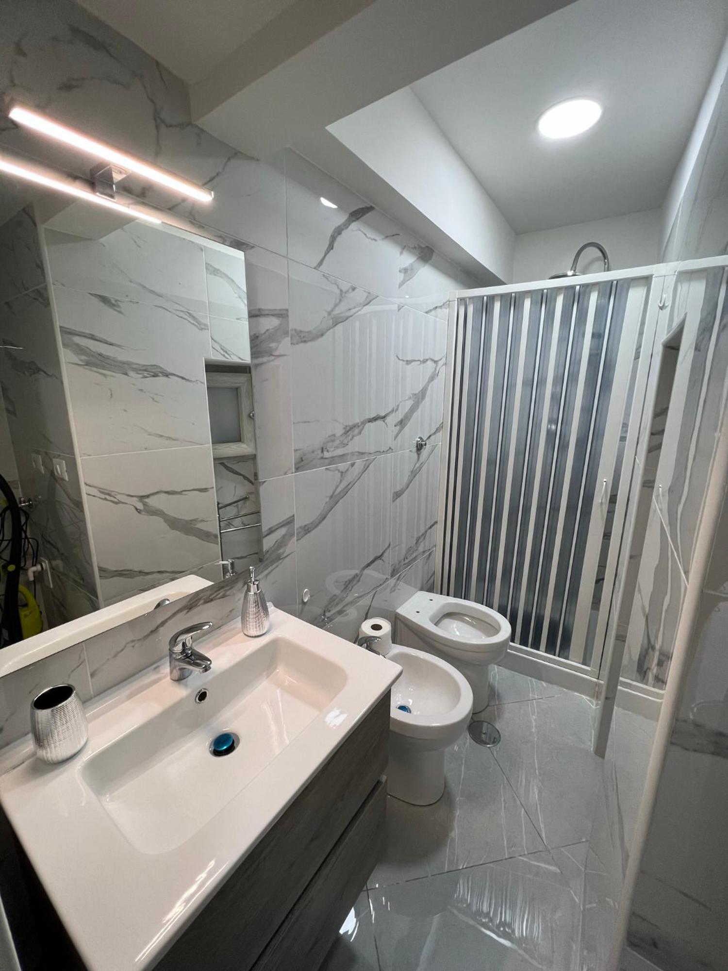 Bro And Sis House Apartment เนเปิลส์ ภายนอก รูปภาพ